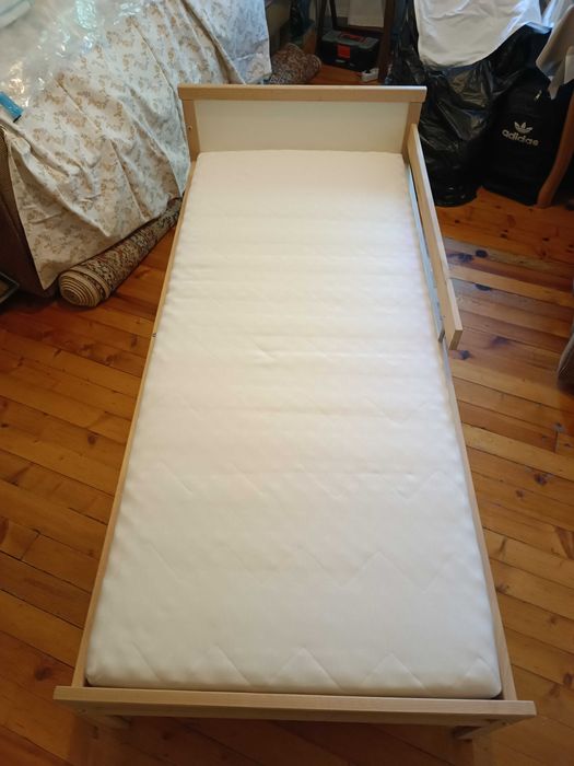 Чисто ново детско легло с матрак - размери: 164/77 см.