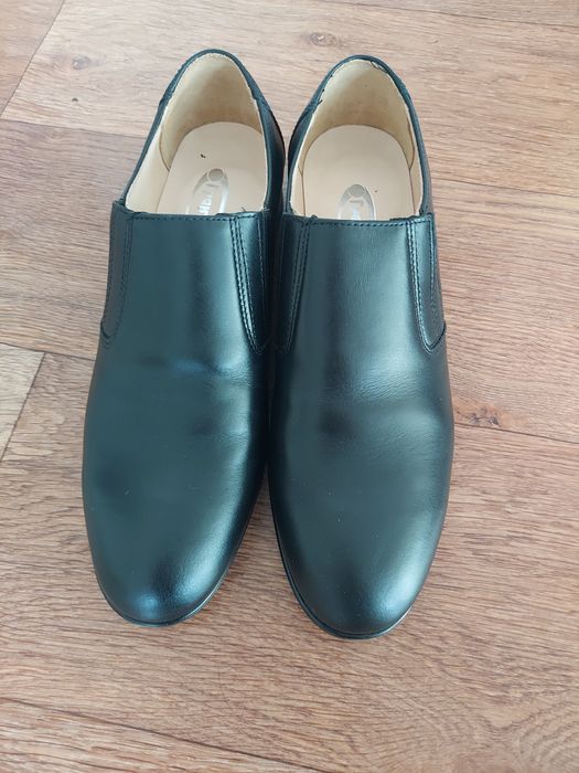 Продам кожаные туфли