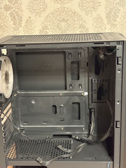 Корпус Cougar в хорошем состояние