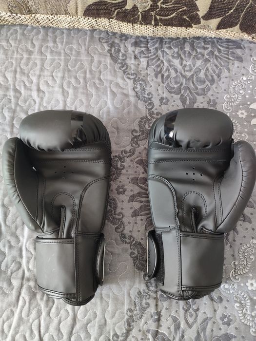 Боксёрские перчатки