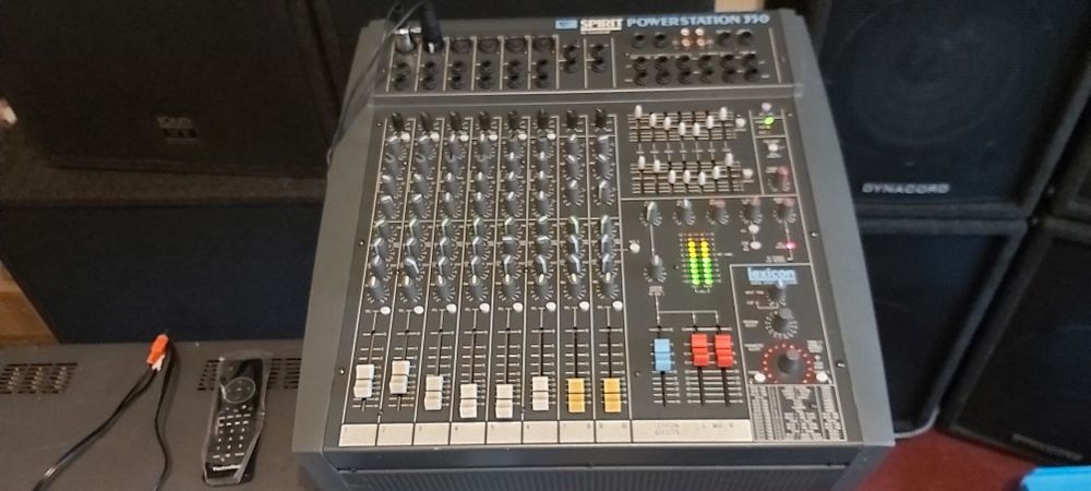 Vând mixer activ Soundcraft Spirit 350