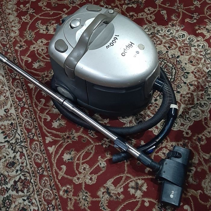 Пылесос на запчасти.