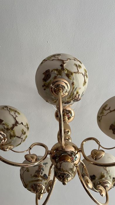 Продам люстру красивую.