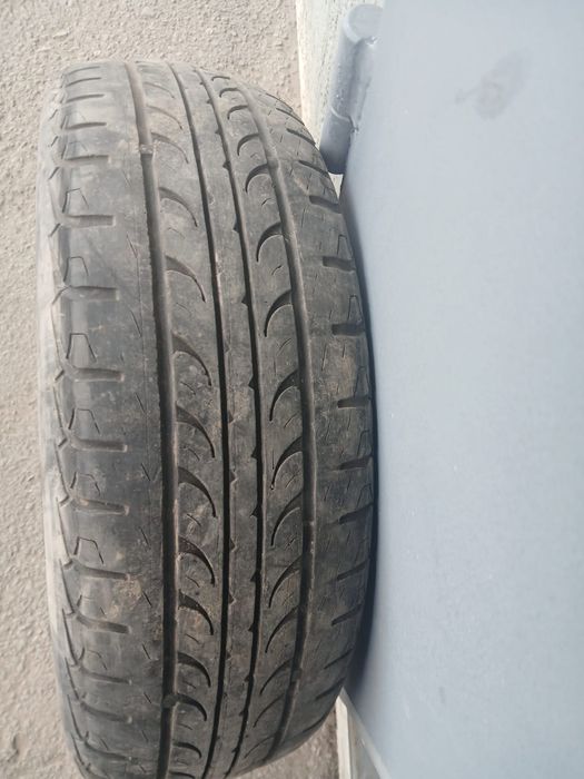 Продам 2 шины в хорошем состоянии