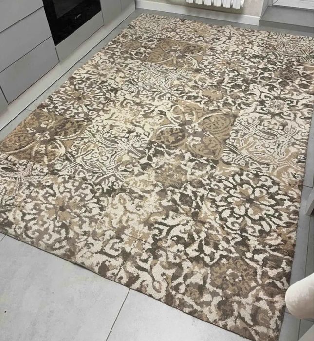 Новый красивый ковер из ОАЭ