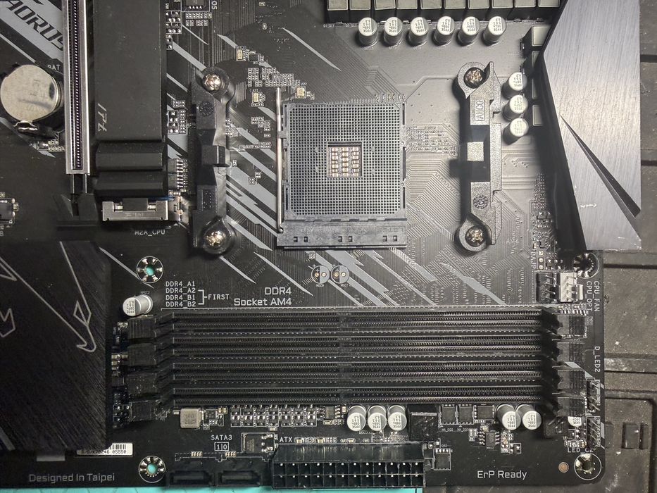 Gigabyte B560 AORUS ELITE – AM4 – Perfect funcțională
