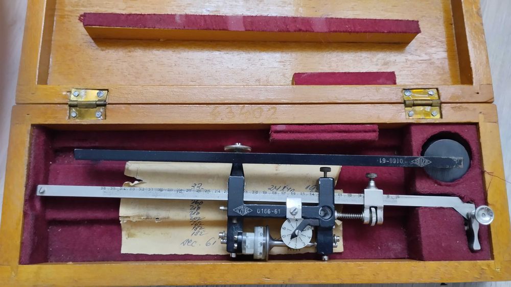 Planimetru vechi, obiect de colectie