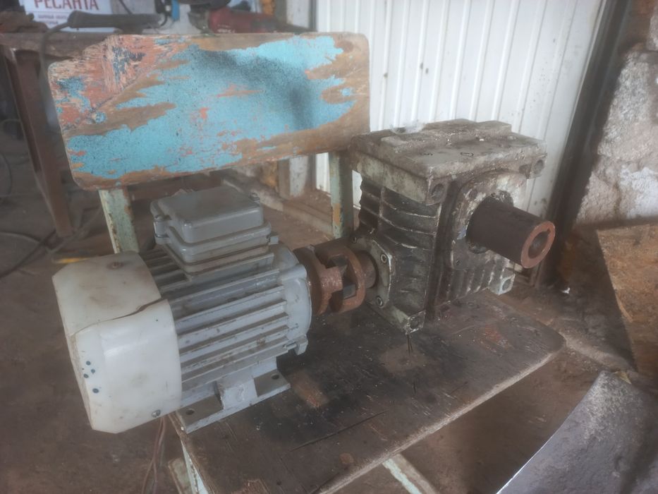 продам угловой редуктор