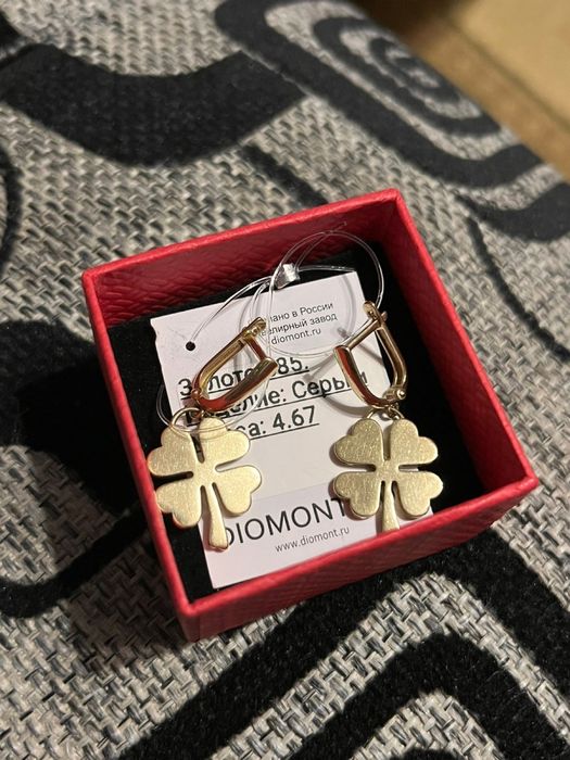 Продаю новые серьги золотые!