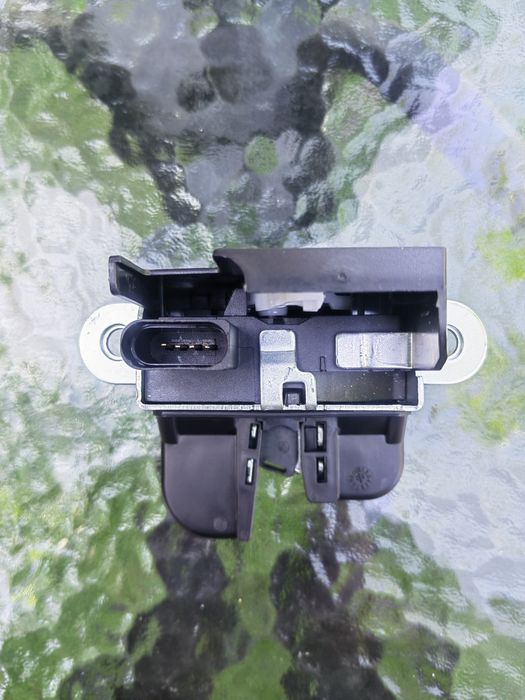 Broasca incuietoare haion Vw Golf 5 6 7 Passat B6 B7 Touran Altea Leon