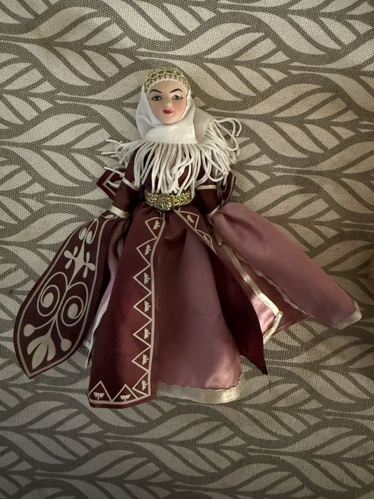 Продам Фарфоровых кукол.