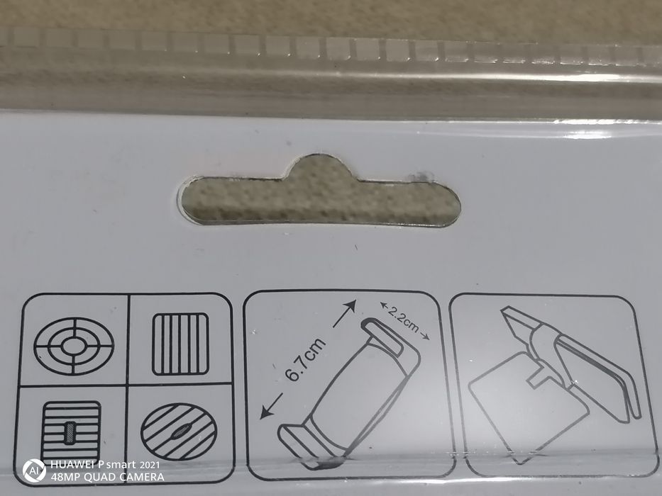 Продавам чисто нова стойка за смартфон  телефон за автомобил  кола