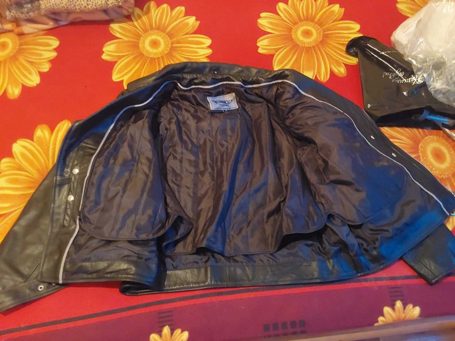 Рокерско яке от естествена кожа 56 размер ,чисто ново.