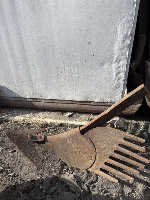 Продам плуг  для трактора