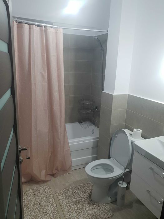 Inchiriez Ap. Nou 3 cam. Pitesti Complex Trivale Park 550 € neg