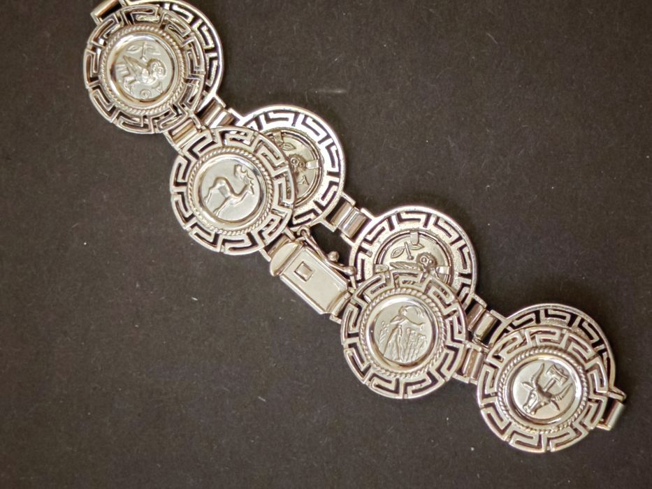 Различни видове гривни