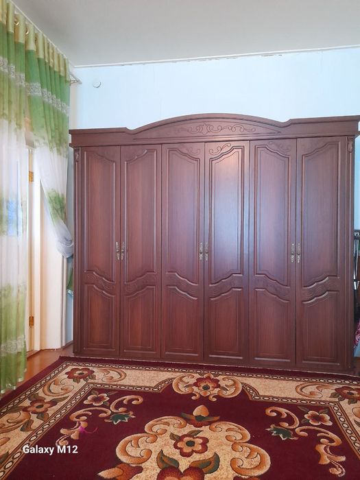 Mebel garnitur sotiladi.