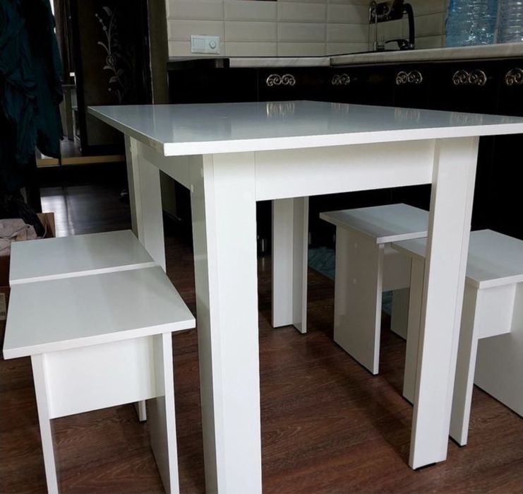 Стол. Табуретка. Орындық