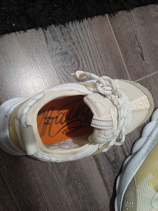 Versace chain reaction