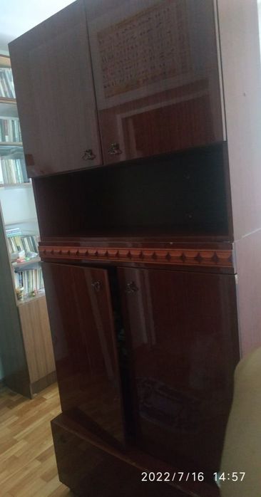 Шкаф 3 қисмга ажралади