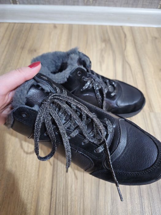 Зимние кроссовки 10000тг