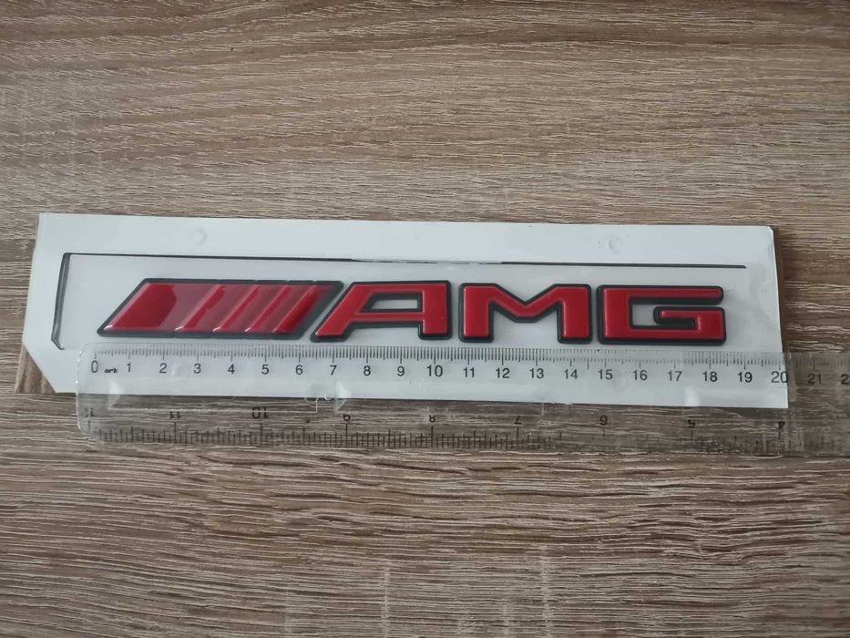 Mercedes Benz AMG червена емблема с черен кант