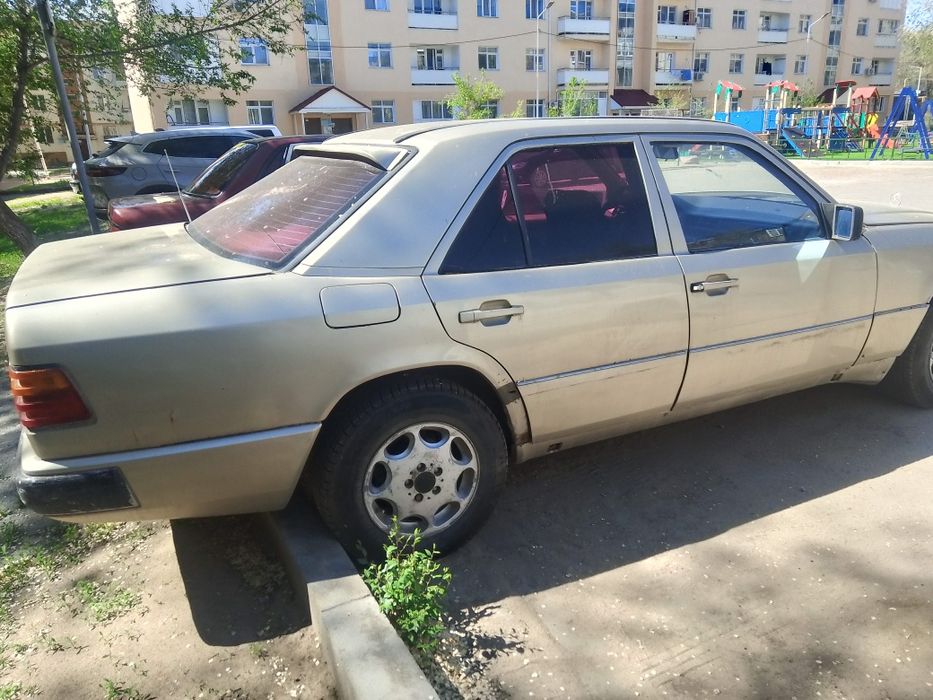 Капшагайе продам Мерседес 124