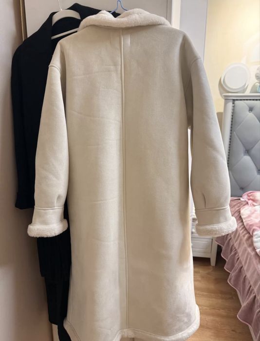 Бежевое замшевое пальто
