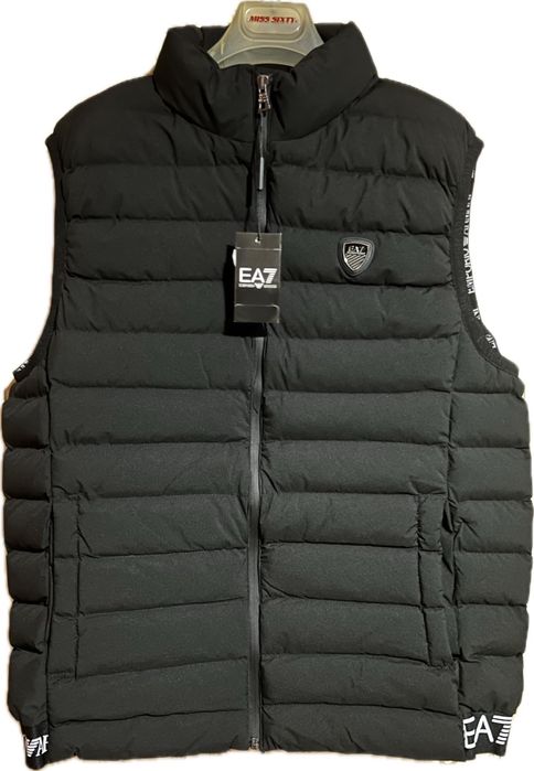 Мъжки елек boss армани. Нова цена 65лв