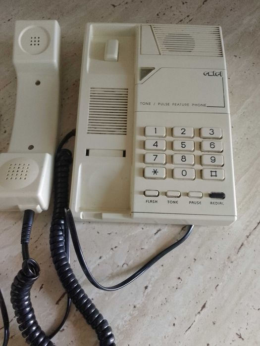 Telefon fix cu butoane din anul 1996