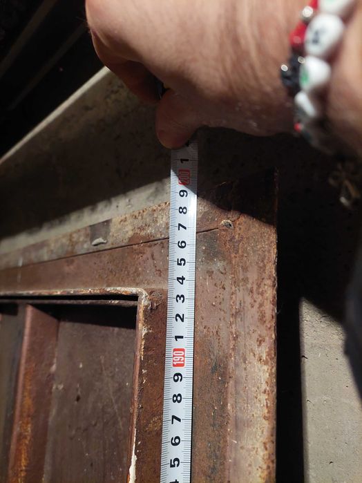 Спешно входна желязна врата