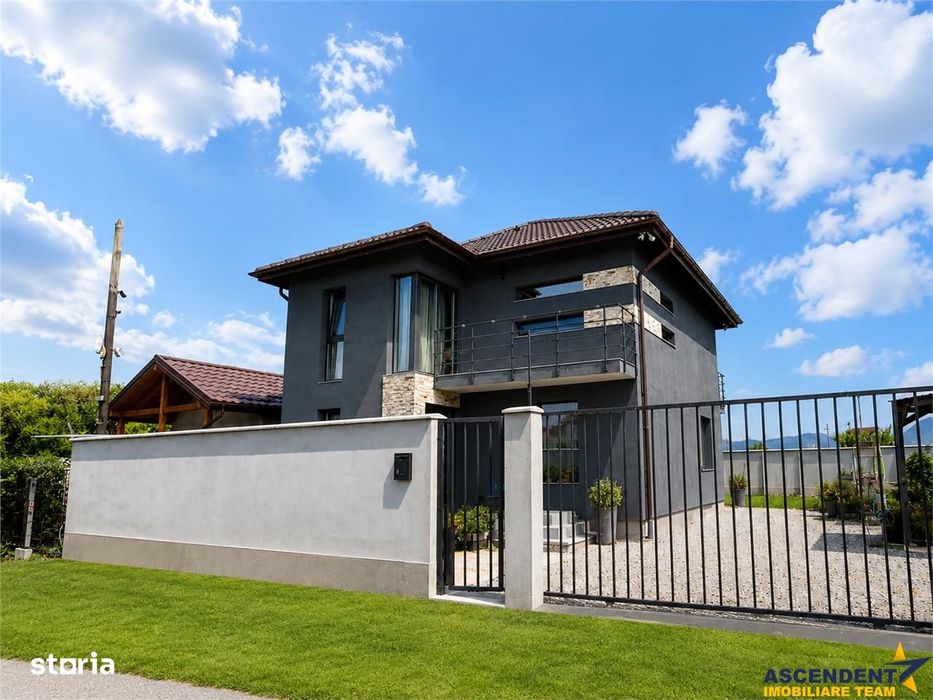 Casa familiala,3 dormitoare,incazire pardoseala,terasa,530 mp teren,Sa