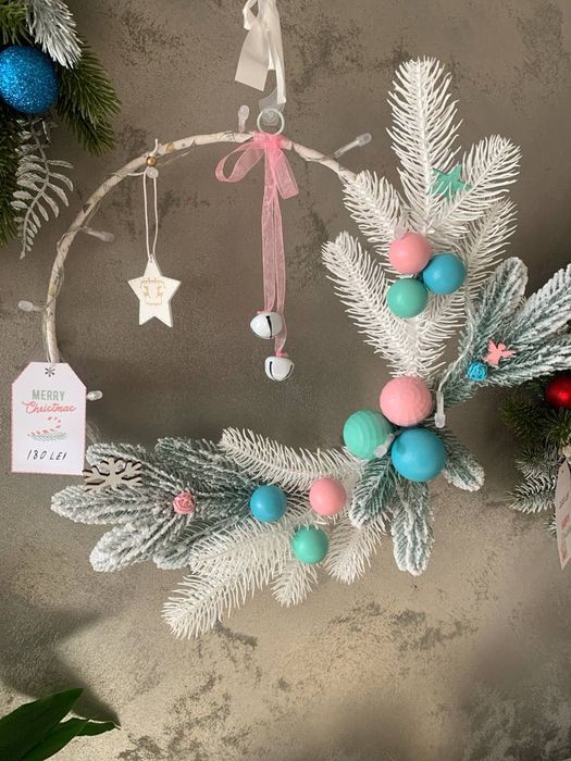 Coroniță de Crăciun cu ghirlandă luminoasă – lucrată manual