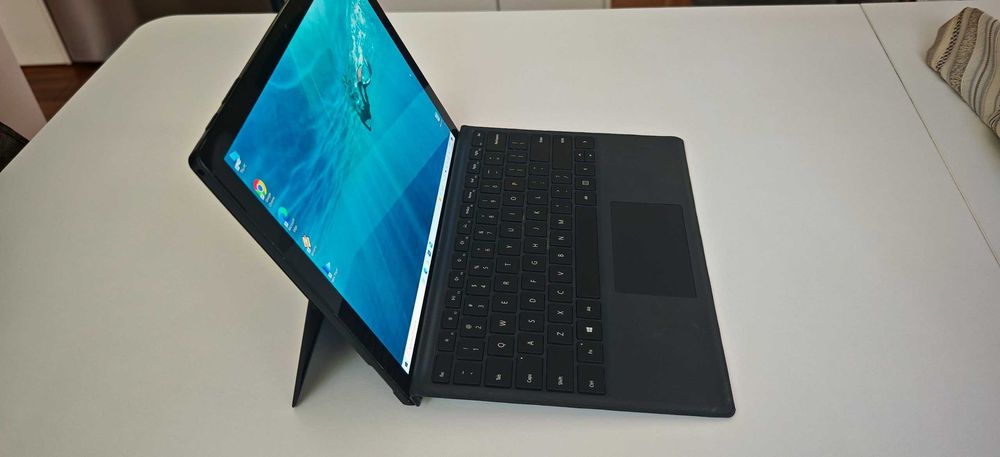 Продавам 2&1 Microsoft Surface I7 8650U up 4.2/16Gb/512Gb/Нова Батерия