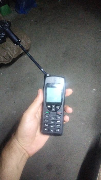 Спутниковый телефон