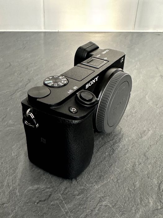 Sony a6400 + Sony 18-135mm f/3.5-5.6 + Sigma 30mm f/1.4