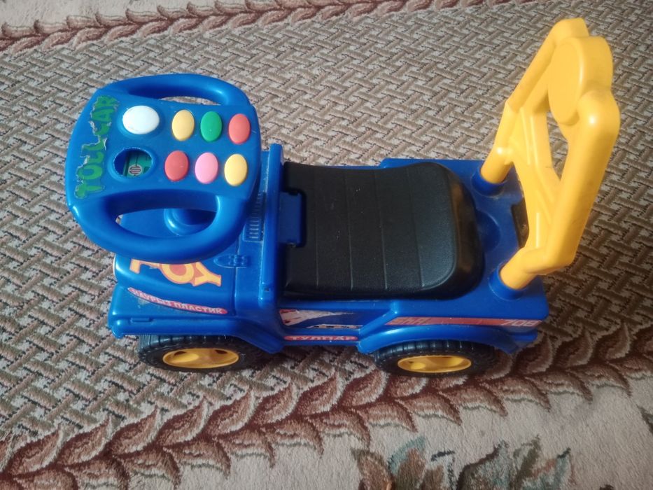 Продам детскую машинку