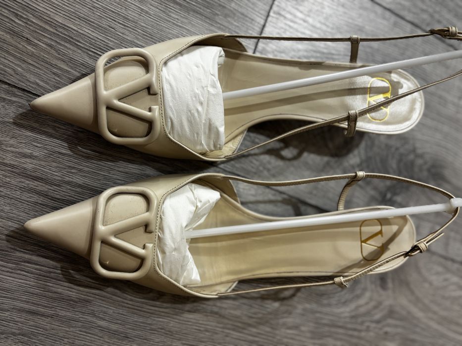 Valentino Garavani marimea 42