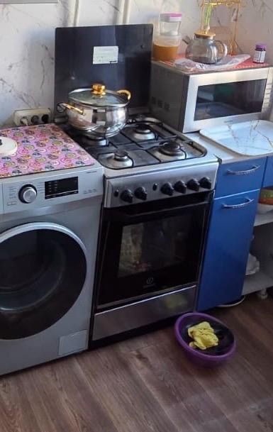 Продам газовую плиту