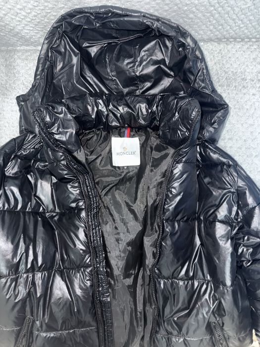 Продам куртку MONCLER