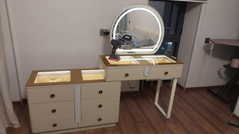 Мебельщик Сборщик и разборщик.