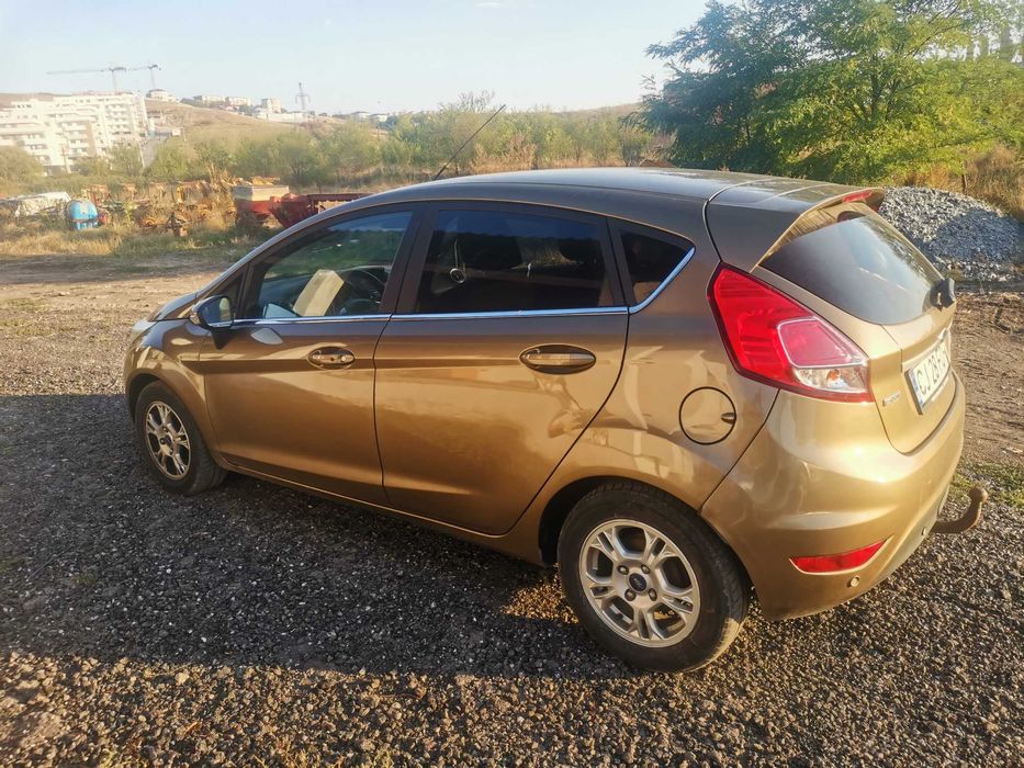 Vând Ford fiesta
