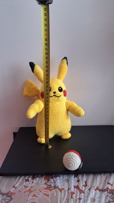 Pikachu croșetat manual