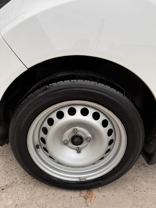 15 sery cobilt qoqon sotiladi  2 ta balon tiwi pasro 2 tasi yaxw 2