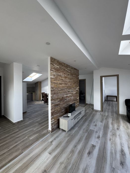 Apartament generos mansarda casa