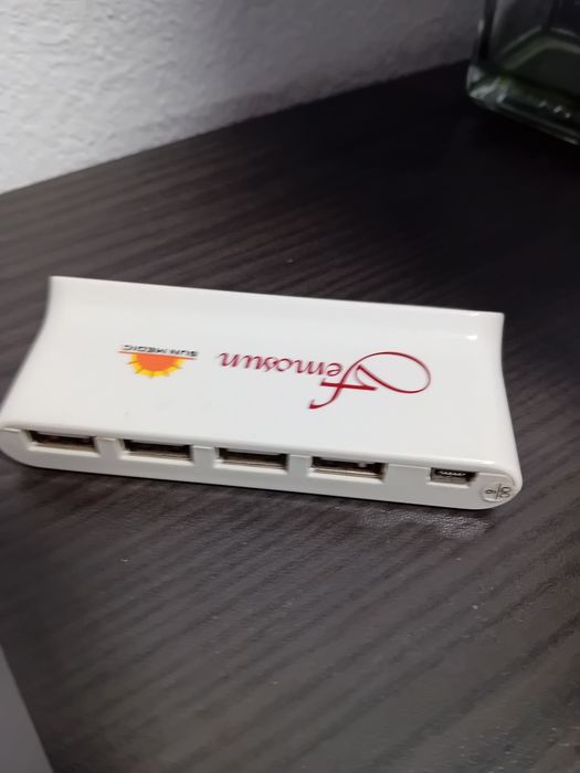 Switch usb cu ceas. Pret 30 lei fix
