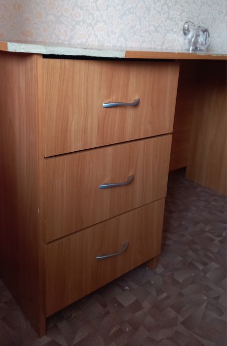 Стол письменный. Б/у