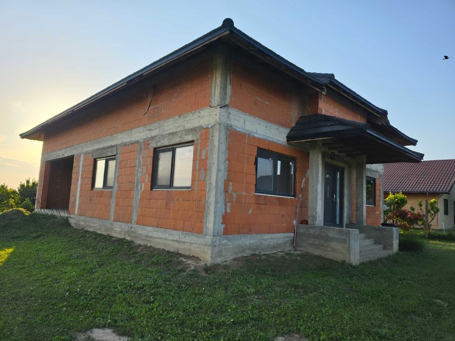 Casă premium din cărămidă la rosu (200 mp), BECI, livadă pe rod în Malcoci – Ideală pentru Familie sau Pensiune