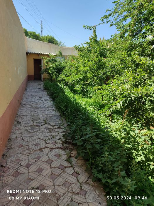 Shahar markazidan hovli sotiladi