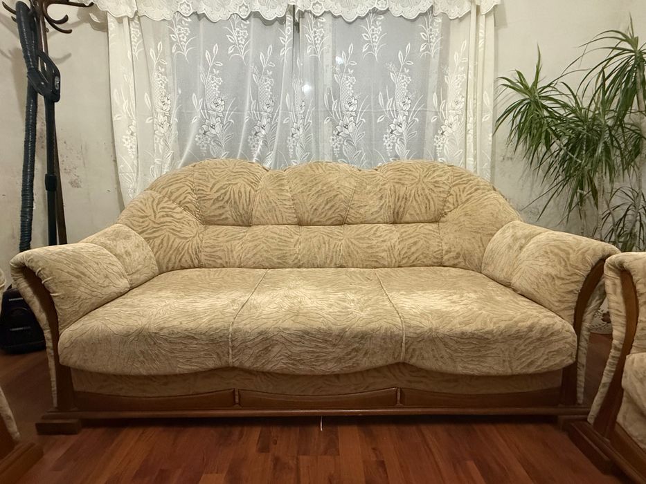 СПЕШНО! Комплект дивани с фотьойли и табуретки – Кубратово